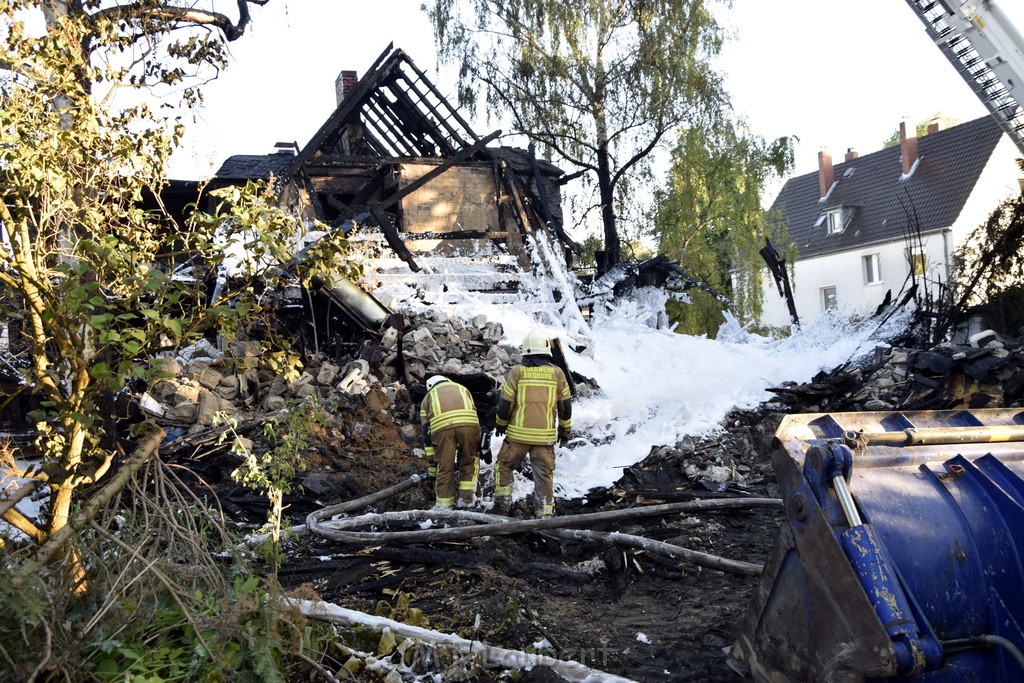 Grossfeuer Einfamilienhaus Siegburg Muehlengrabenstr P1148.JPG - Miklos Laubert